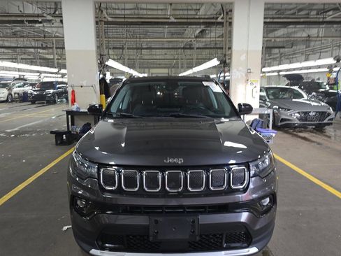 Used 2022 Jeep Compass Limited image 2