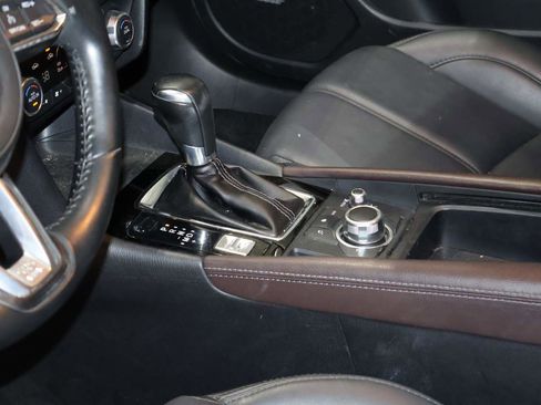 Used 2018 MAZDA MAZDA3 Touring FWD image 11