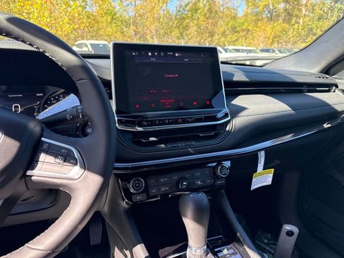 New 2026 Jeep Compass Limited image 16