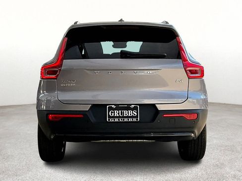 New 2026 Volvo XC40 B4 Core w/ Climate Package image 6