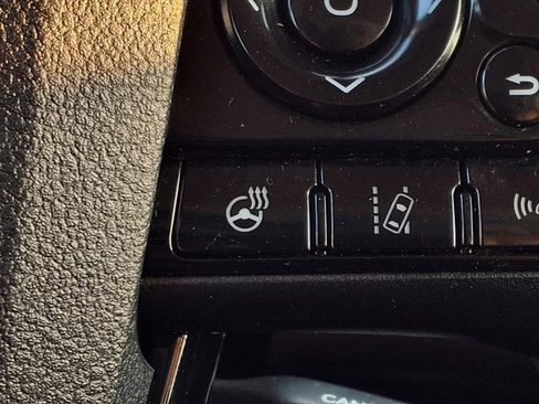 Used 2019 Toyota Prius XLE image 4