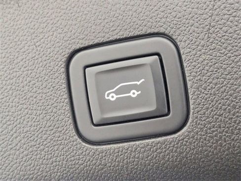 Certified 2021 GMC Yukon Denali w/ Denali Premium Package image 33