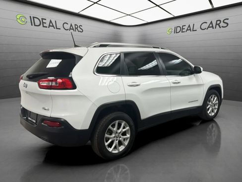 Used 2017 Jeep Cherokee Latitude w/ Comfort & Sound Group FWD image 5