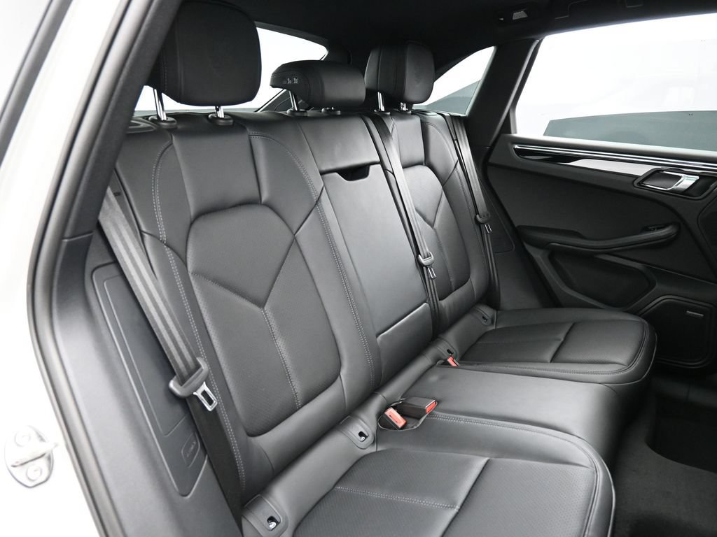 Certified 2026 Porsche Macan AWD/4WD image 27