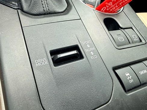 Used 2022 Toyota Highlander XLE image 39