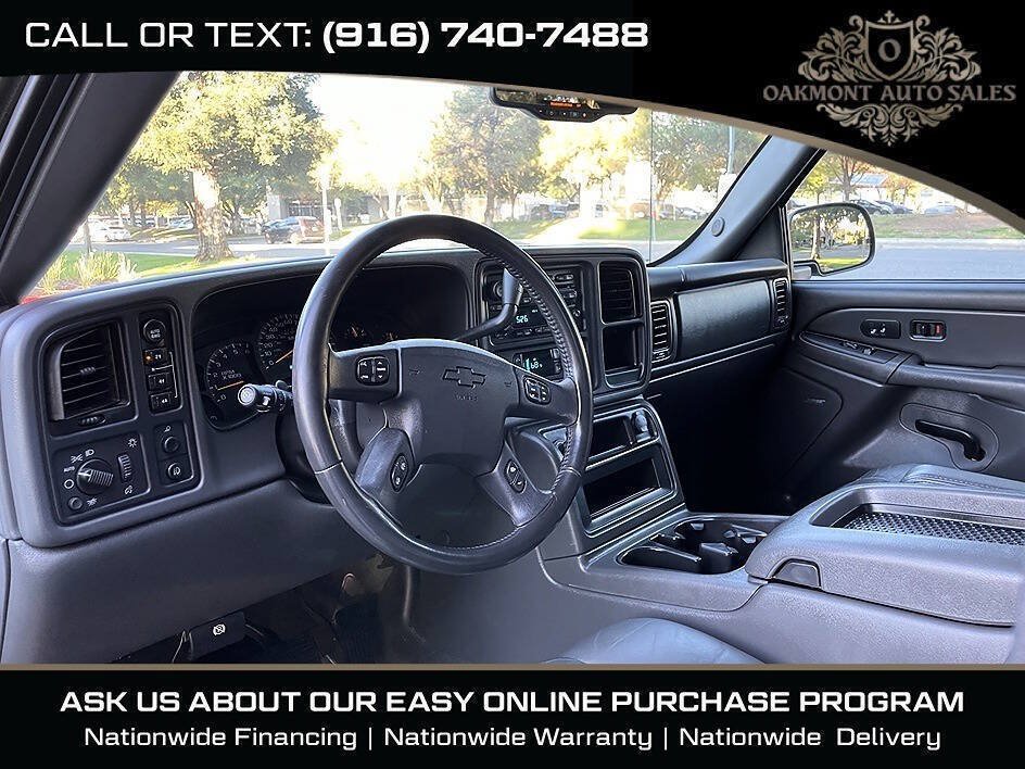 Used 2004 Chevrolet Avalanche 2500 w/ Preferred Equipment Group AWD/4WD image 26