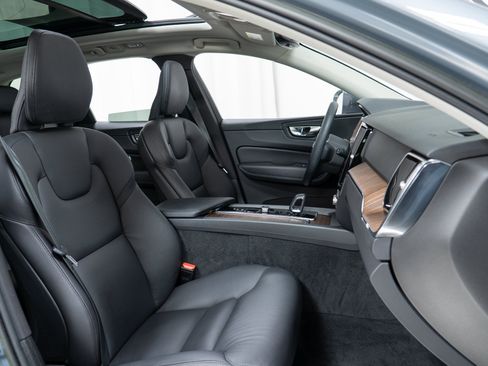 Certified 2023 Volvo XC60 B5 Plus w/ Climate Package AWD/4WD image 22