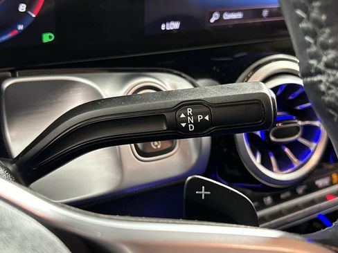 Used 2023 Mercedes-Benz GLB 250 w/ Premium Package image 16