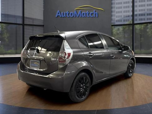 Used 2014 Toyota Prius C One image 9