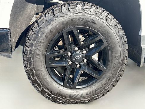 Used 2025 Chevrolet Silverado 1500 Custom Trail Boss w/ Dark Appearance Package image 29