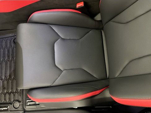 Used 2025 Lamborghini Urus Performante AWD/4WD image 20