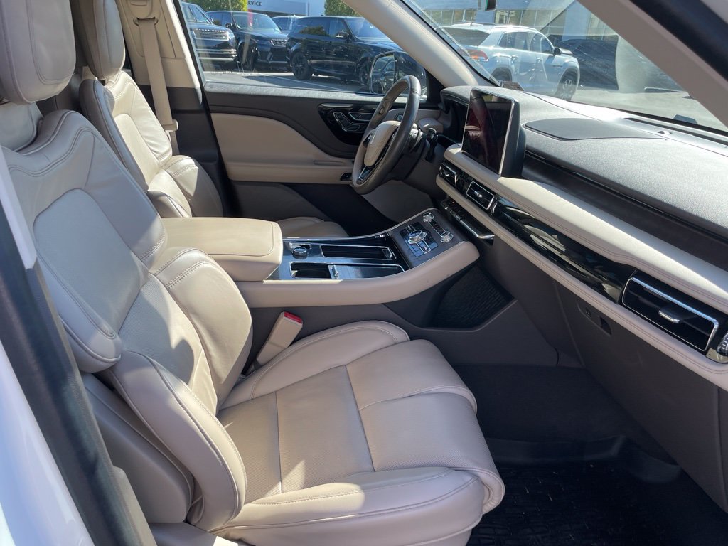 Used 2023 Lincoln Aviator Reserve w/ Equipment Group 201A AWD/4WD image 16