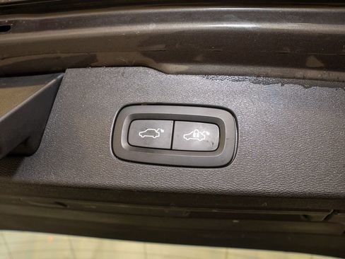 Used 2019 Volvo V60 T5 Momentum image 6