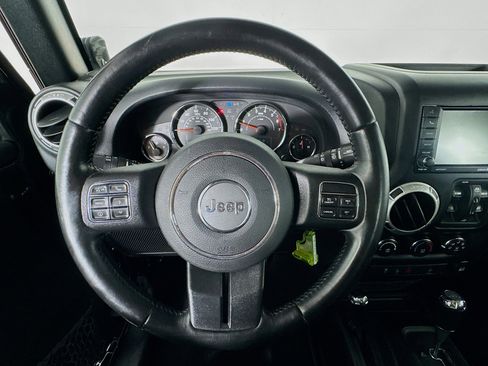 Used 2018 Jeep Wrangler Unlimited Sahara w/ Connectivity Group image 11