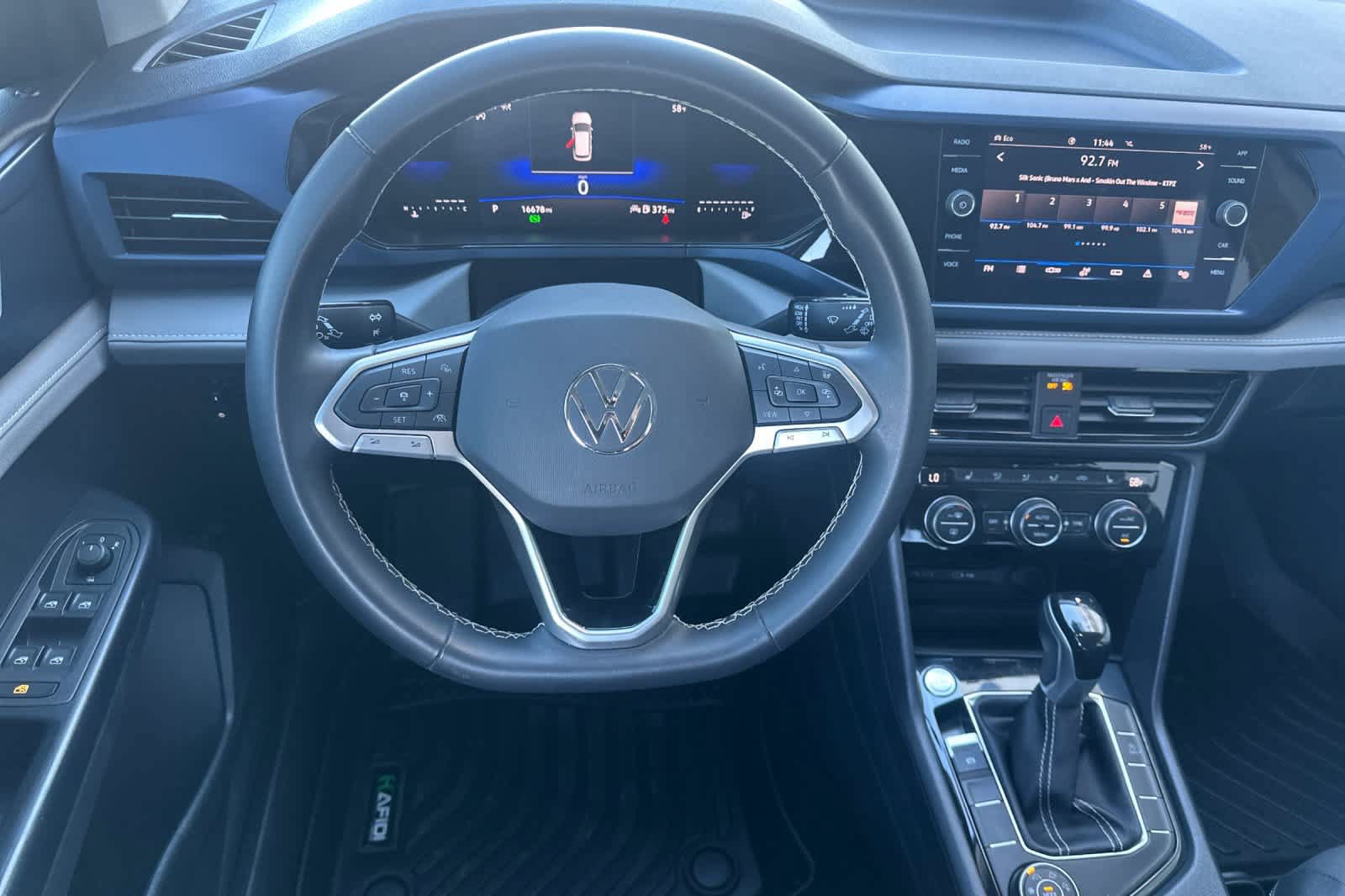 Used 2024 Volkswagen Taos SE w/ Panoramic Sunroof Package AWD/4WD image 14