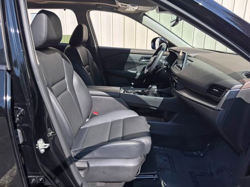 Used 2023 Nissan Rogue SV w/ SV Premium B Package AWD/4WD image 16