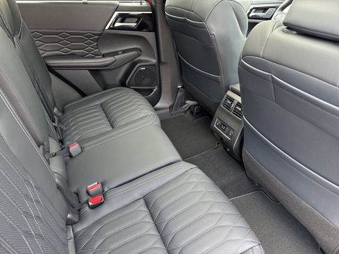 New 2025 Mitsubishi Outlander SEL image 24