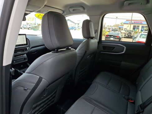 Used 2025 Ford Bronco Sport Badlands image 12