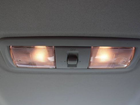 Used 2022 Nissan Titan SV w/ SV Convenience Package AWD/4WD image 38