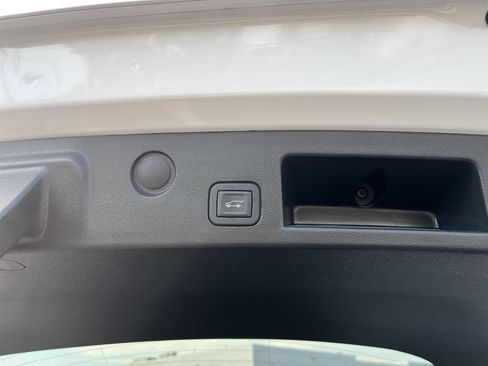 Used 2026 Chevrolet Equinox LT w/ Convenience Package II image 18