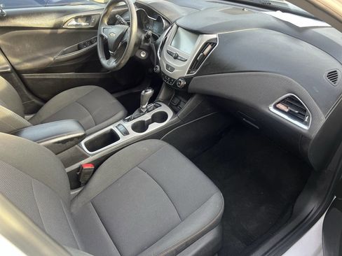 Used 2017 Chevrolet Cruze LS image 12