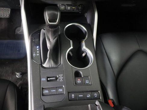 Used 2020 Toyota Highlander XLE image 47
