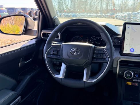 Used 2025 Toyota Tacoma 4x4 Double Cab Hybrid image 40