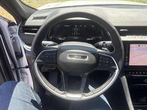 New 2026 Jeep Grand Cherokee Limited AWD/4WD image 17
