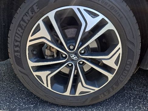 Used 2019 Hyundai Santa Fe Limited FWD image 11