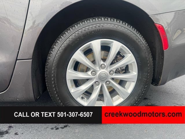 Used 2019 Chrysler Pacifica Touring-L FWD image 13