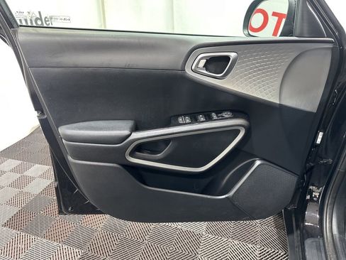 Used 2022 Kia Soul LX w/ Technology Package image 23