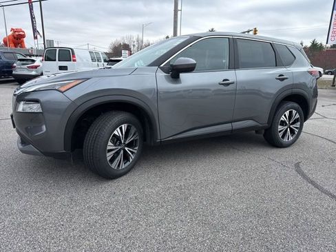Used 2023 Nissan Rogue SV image 12