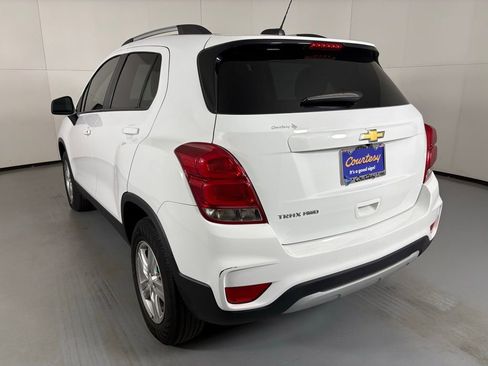 Used 2022 Chevrolet Trax LT w/ LT Convenience Package image 7