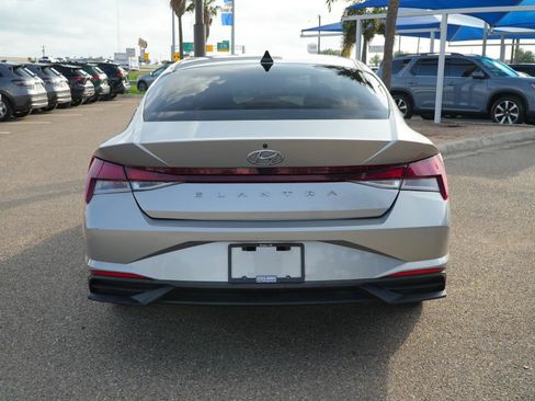 Used 2021 Hyundai Elantra SEL w/ Cargo Package FWD image 3