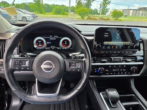 Used 2024 Nissan Pathfinder Platinum FWD image 15