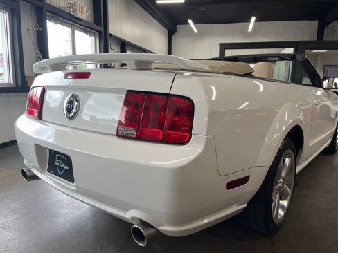 Used 2009 Ford Mustang GT Premium RWD image 28