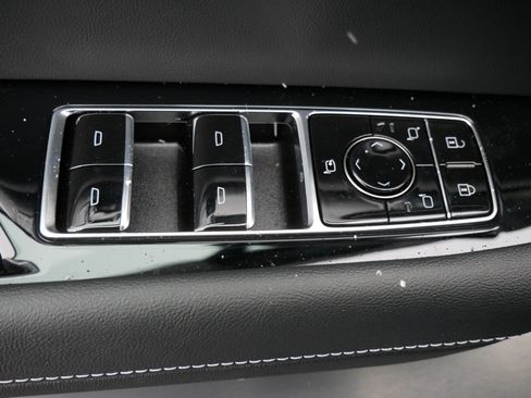 Used 2026 Cadillac Vistiq Luxury w/ LPO, Floor Liner Package AWD/4WD image 18