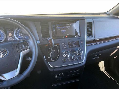 Used 2016 Toyota Sienna Limited FWD image 9