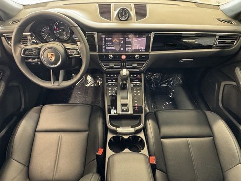 Used 2025 Porsche Macan image 13