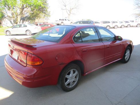 Used 2002 Oldsmobile Alero GL FWD image 15