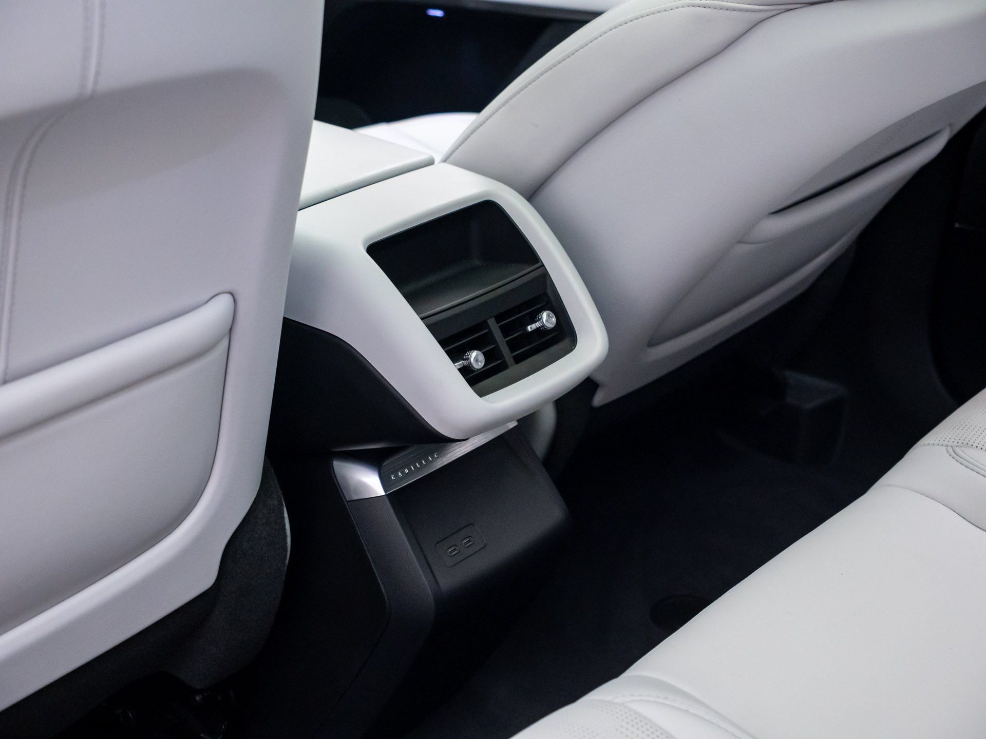 Certified 2024 Cadillac Lyriq Luxury w/ LPO, Floor Liner Package AWD/4WD image 19