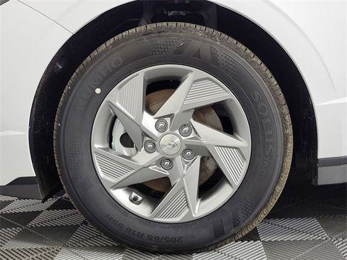 Certified 2025 Hyundai Sonata SE image 35