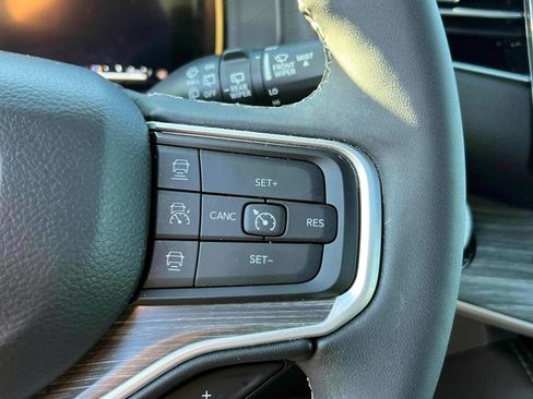 Used 2024 Jeep Wagoneer L Series II w/ Premium Group I image 23