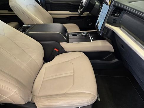 Certified 2023 Ford Expedition Platinum RWD image 16