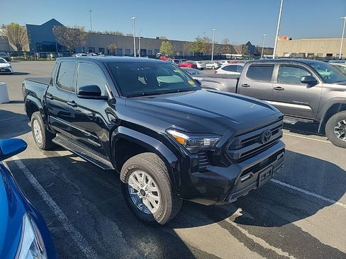 Used 2025 Toyota Tacoma SR5 image 12