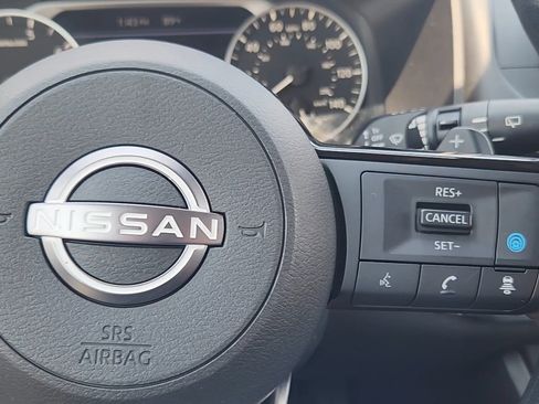Used 2023 Nissan Rogue SV AWD/4WD image 22