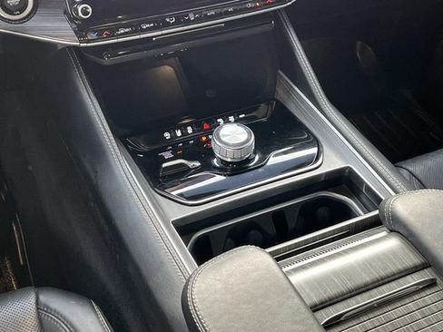 Used 2023 Jeep Wagoneer Series II w/ Flexible Seating Group image 14