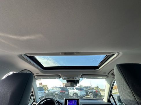 Used 2025 Toyota RAV4 XLE image 31