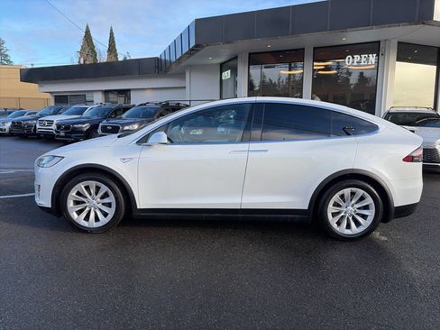 Used 2016 Tesla Model X 75D image 2