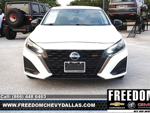 Used 2024 Nissan Altima 2.5 SR FWD image 2